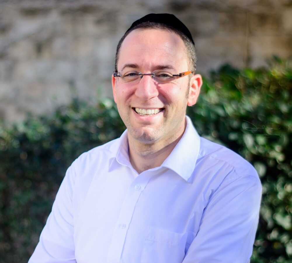 Israel-Palestine Conflict: Checking In On Loved Ones from Afar with Eli Shine